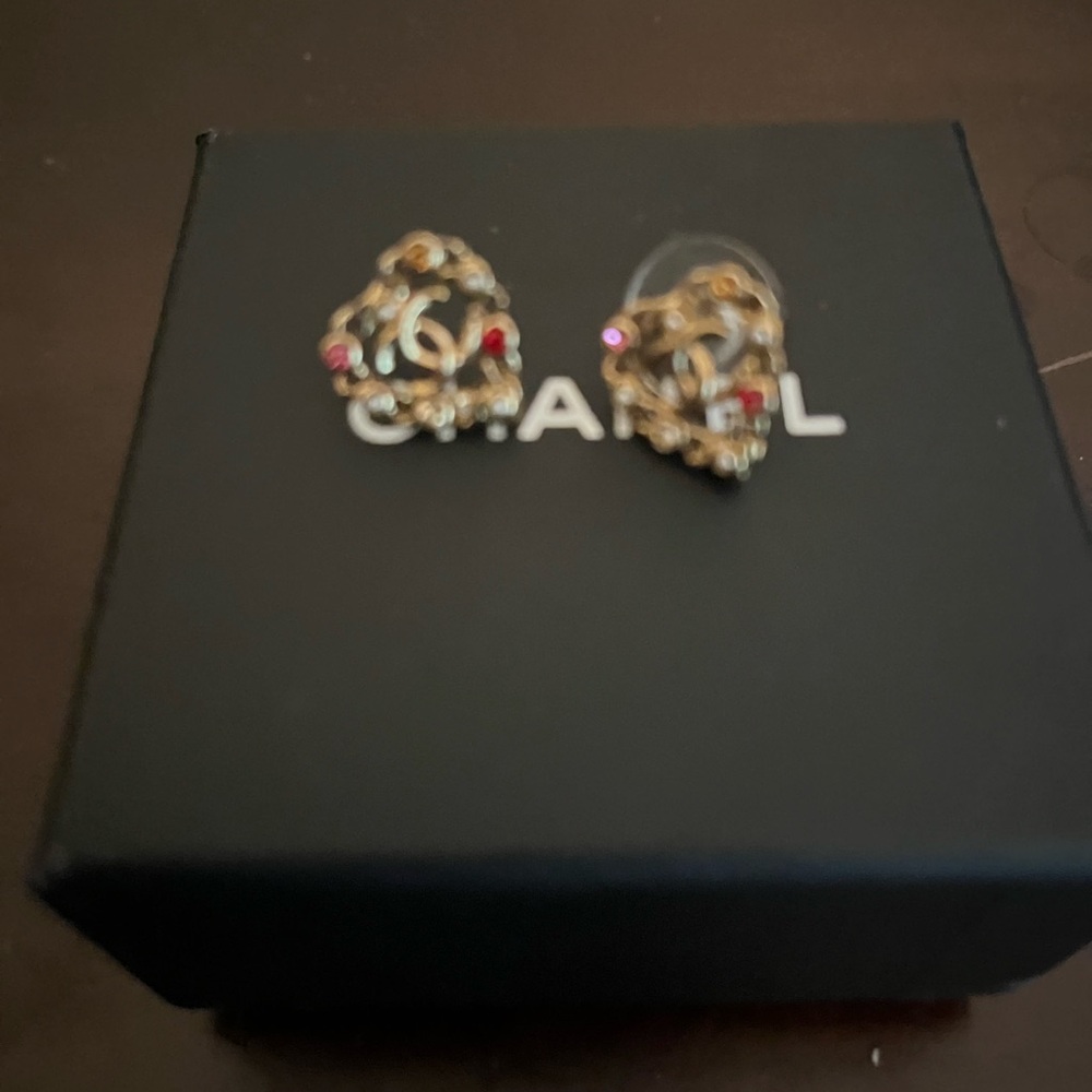 Chanel Pearl Crystal CC Heart Earrings Gold Multicolo